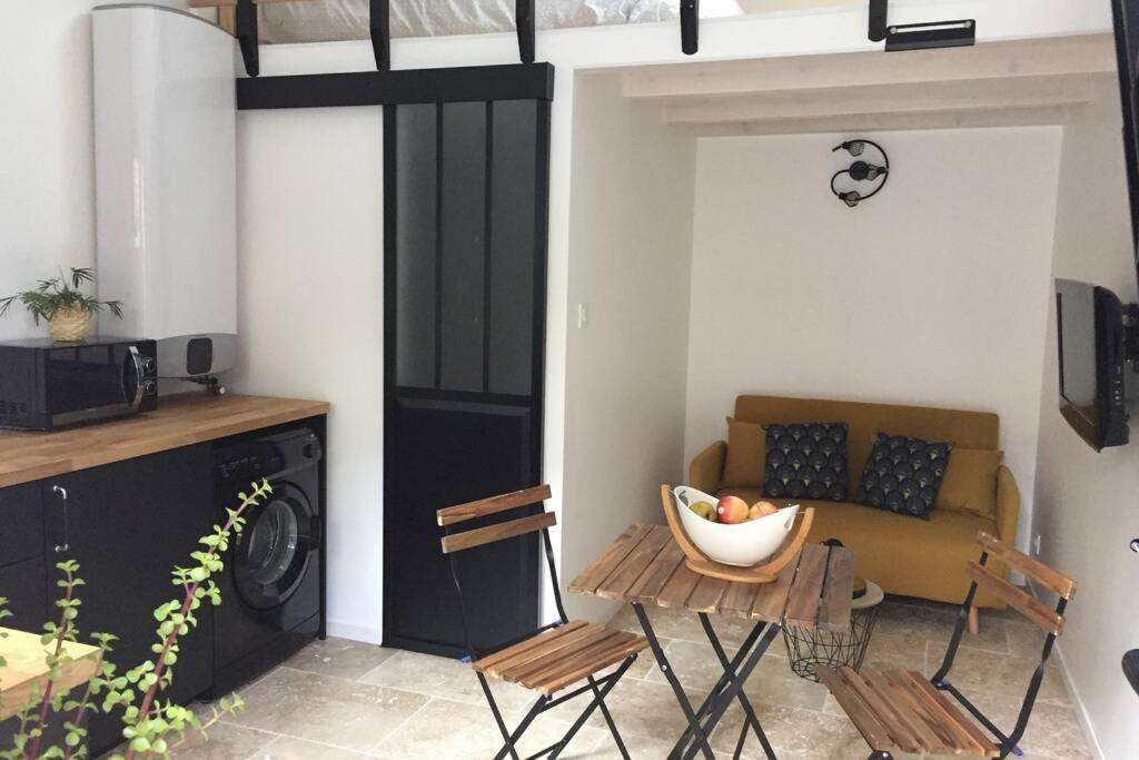 Studio Moderne Saint-Symphorien-dʼOzon Esterno foto