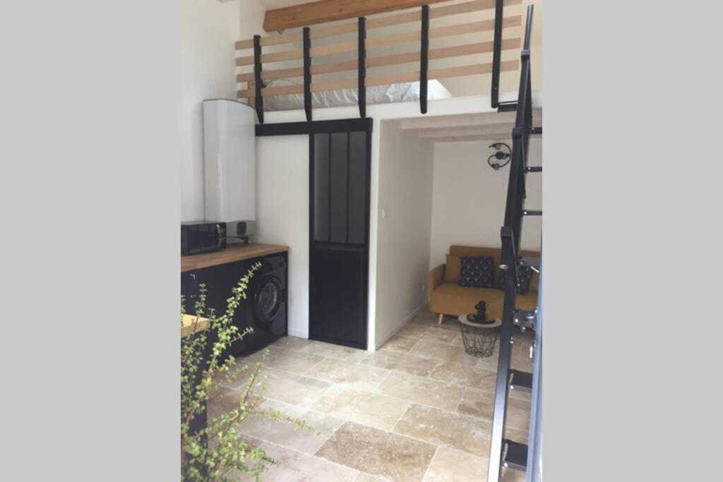 Studio Moderne Saint-Symphorien-dʼOzon Esterno foto