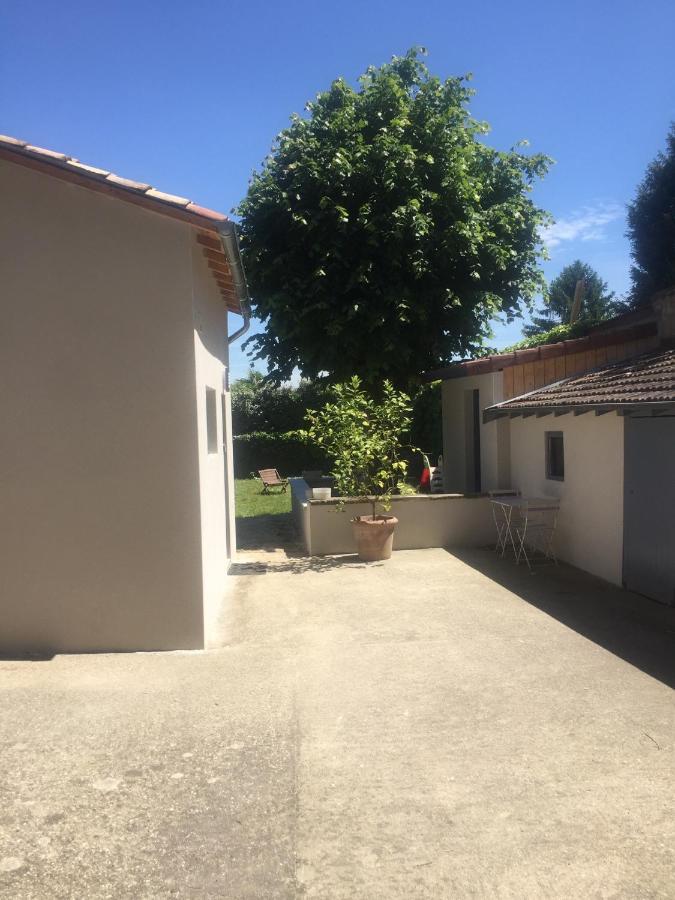 Studio Moderne Saint-Symphorien-dʼOzon Esterno foto